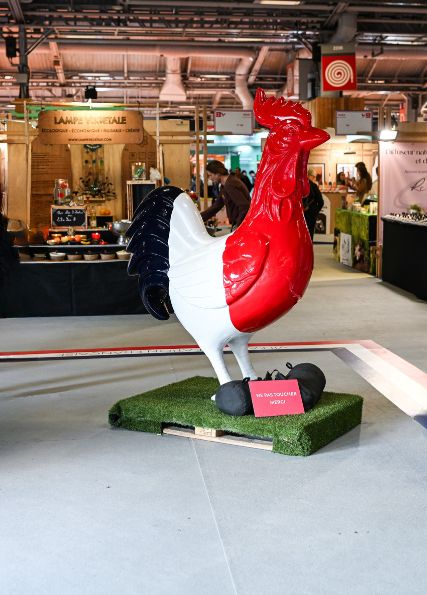 Statue de coq bleu blanc rouge