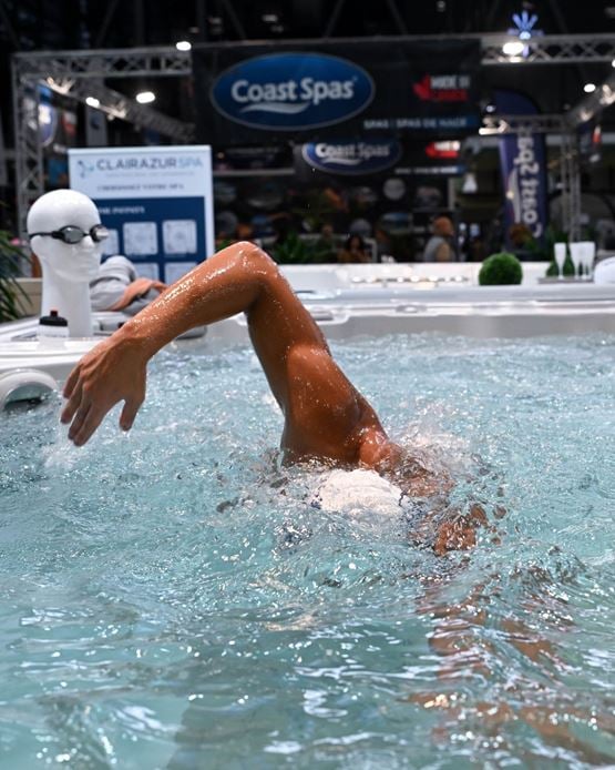 nageur dans une piscine sur Foire de Paris