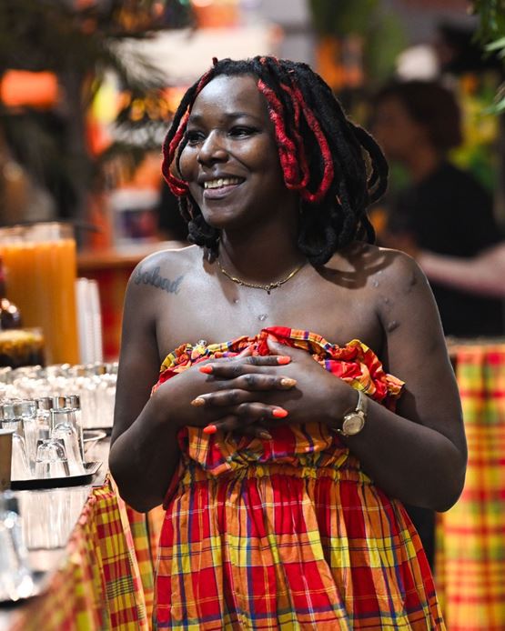 jeune femme en train de danser pendant le Festival Tropiques en Fête