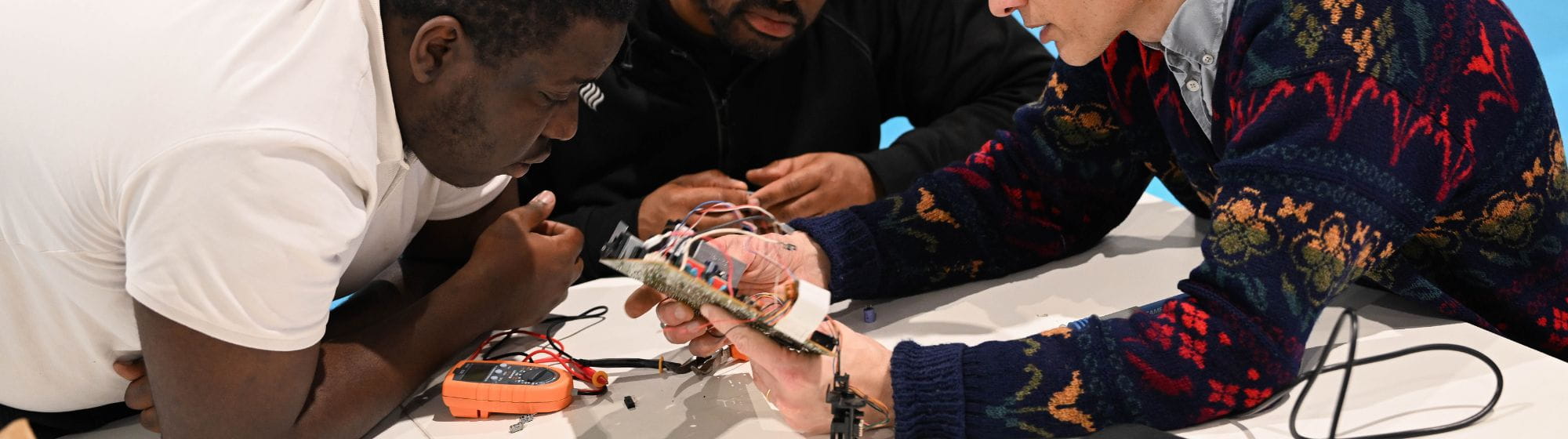 Personnes sur les ateliers créatifs