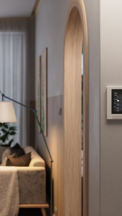 Écran de contrôle de la lumière dans un salon moderne avec des luminaires nomades et une décoration sobre.